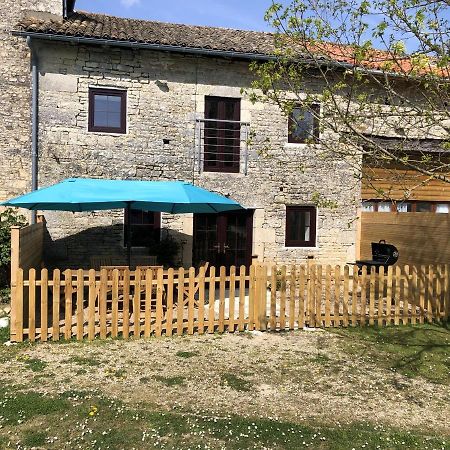 Blacksmiths Cottage In Blanzay - 3 Beds エクステリア 写真