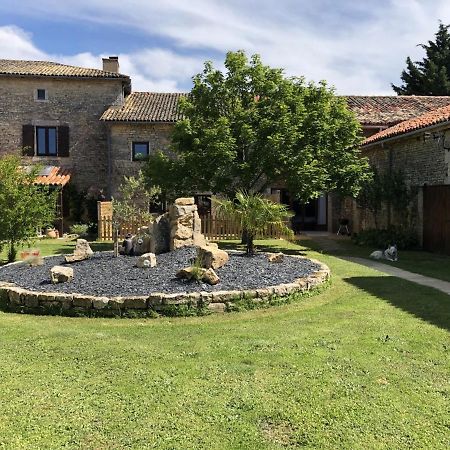 Blacksmiths Cottage In Blanzay - 3 Beds エクステリア 写真