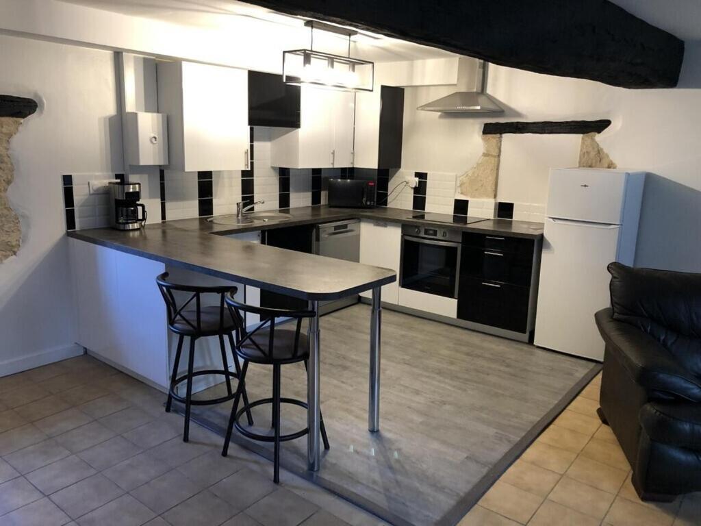 Blacksmiths Cottage In Blanzay - 3 Beds エクステリア 写真