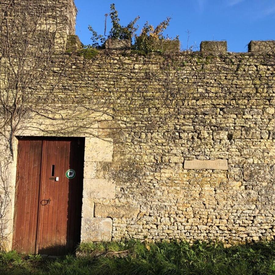 Blacksmiths Cottage In Blanzay - 3 Beds エクステリア 写真
