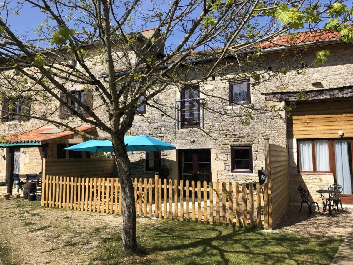Blacksmiths Cottage In Blanzay - 3 Beds エクステリア 写真